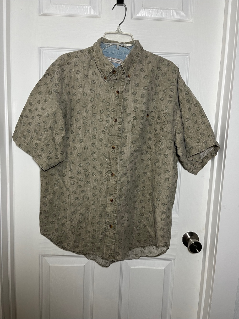 Bugle Boy 90’s Short-Sleeve Button-Down Shirt in Olive Green Leaf Pattern